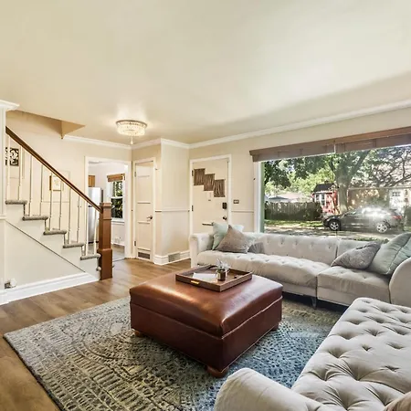 Cozy Evanston Villa With Cinema And Massage Sofa