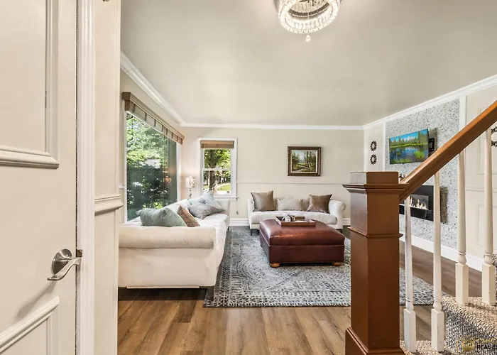 Holiday home Cozy With Cinema And Massage Sofa Evanston