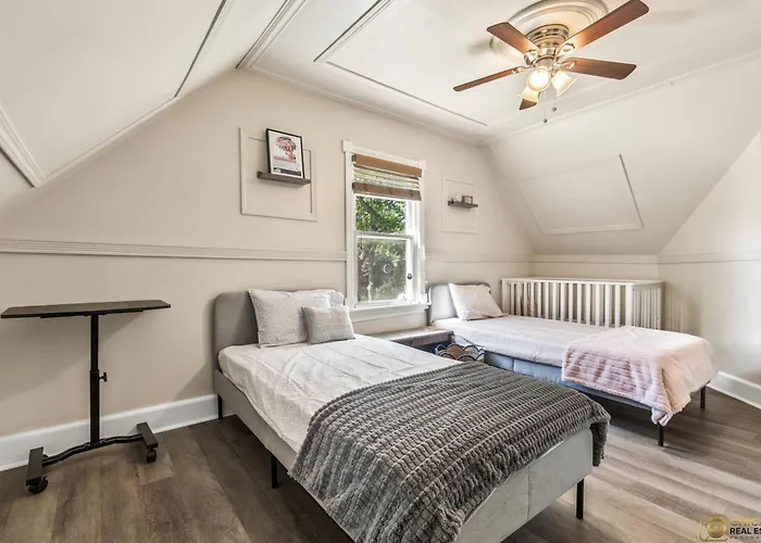 Holiday home Cozy With Cinema And Massage Sofa Evanston
